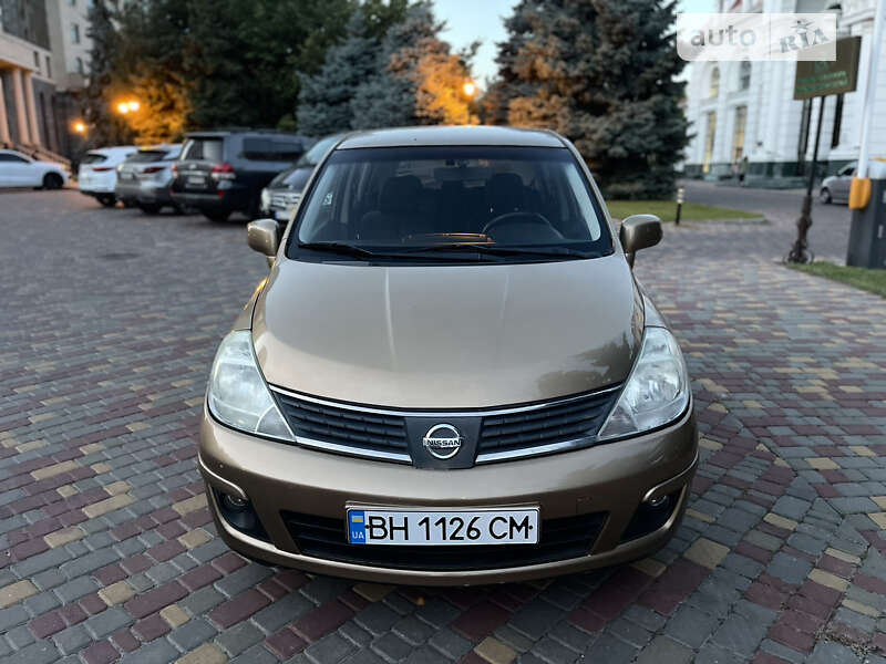 Nissan Tiida (2008)