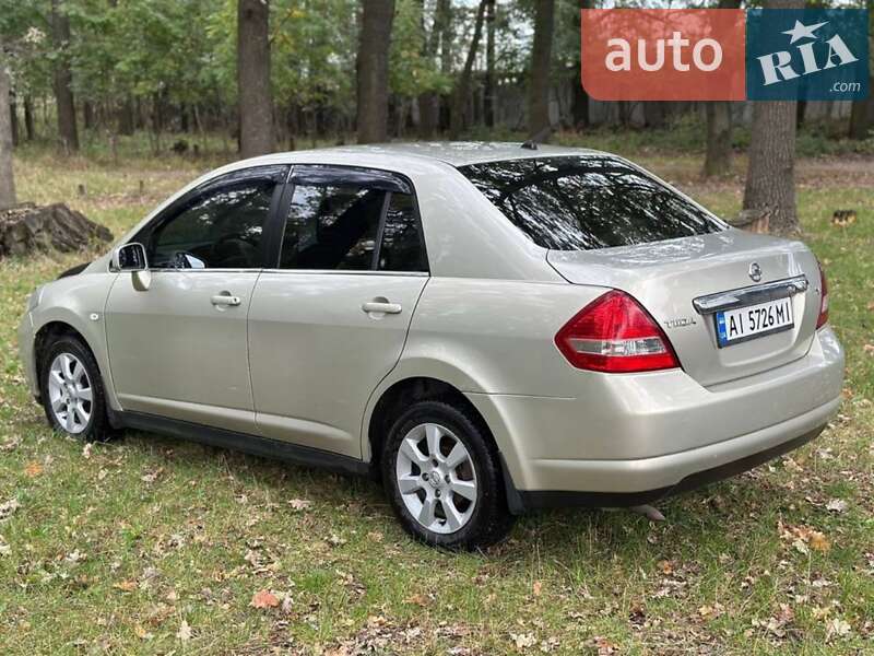 Nissan Tiida (2007)
