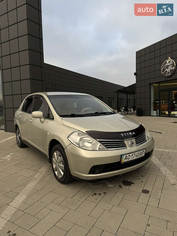 Nissan Tiida (2008)