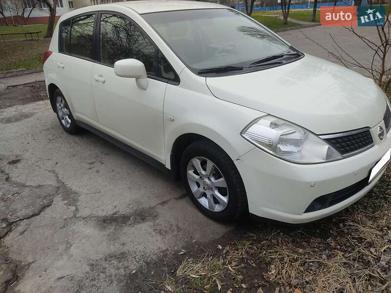 Nissan Tiida (2008)