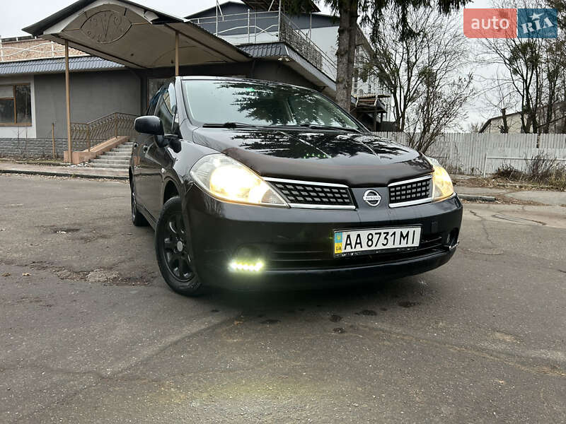 Nissan Tiida (2008)