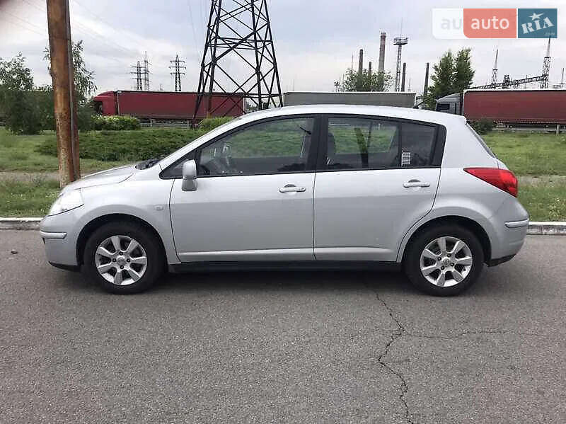Nissan Tiida (2010)