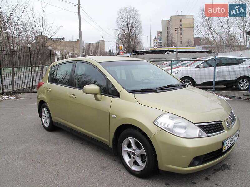 Nissan Tiida (2008)