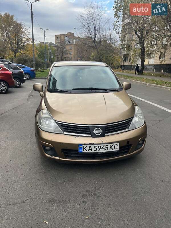 Nissan Tiida (2008)