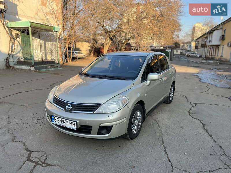 Nissan Tiida (2008)