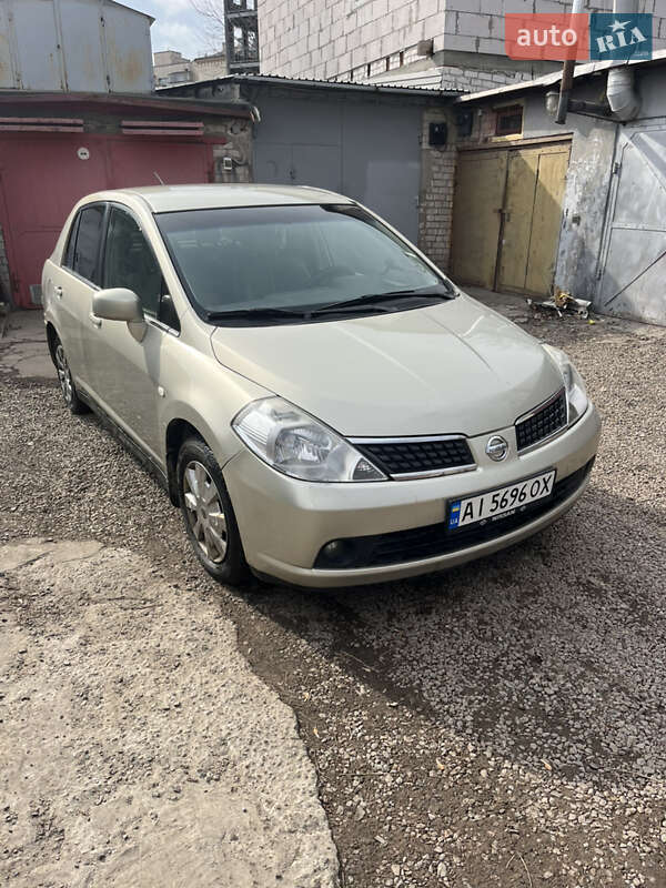 Nissan Tiida (2007)