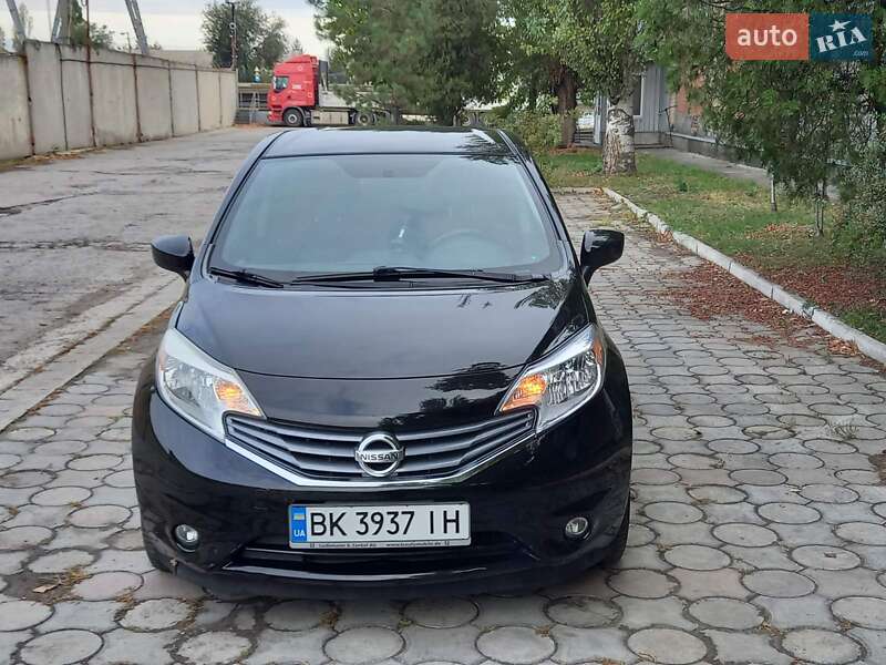 Nissan Versa note (2015)