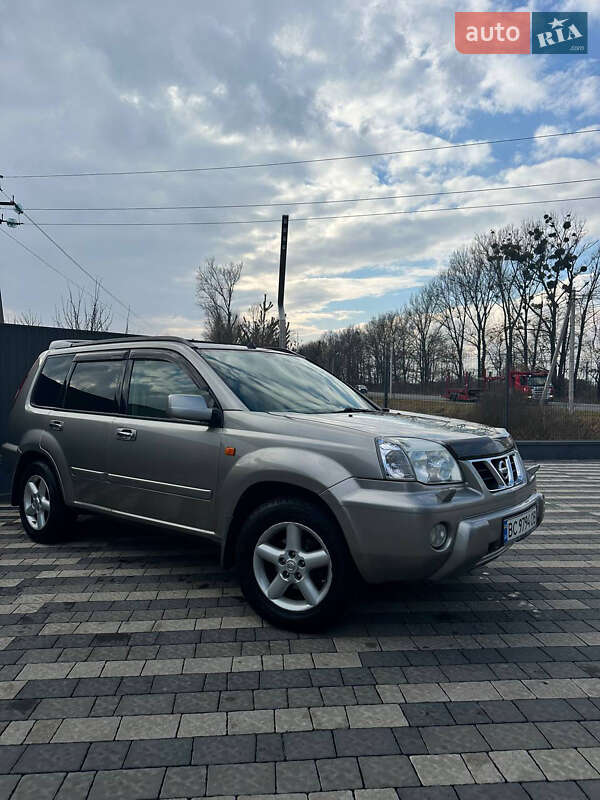Nissan X-trail (2003)