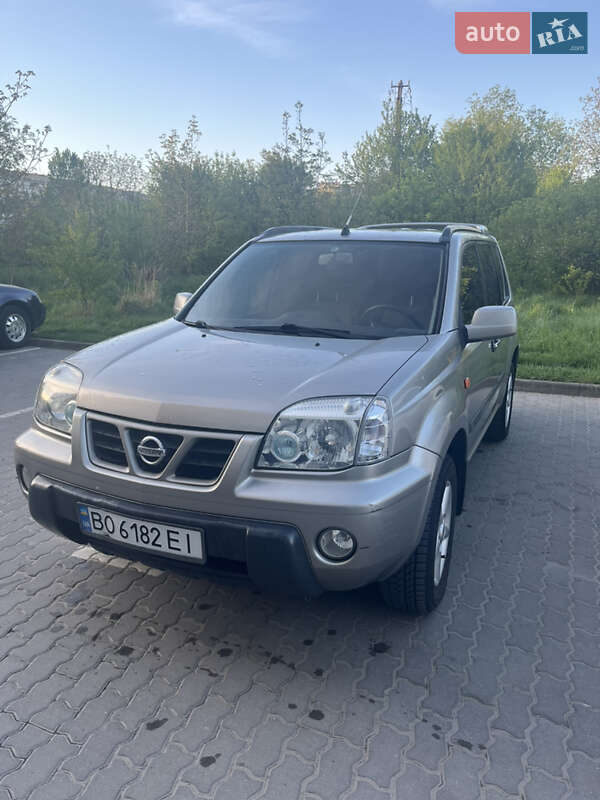 Nissan X-trail (2003)