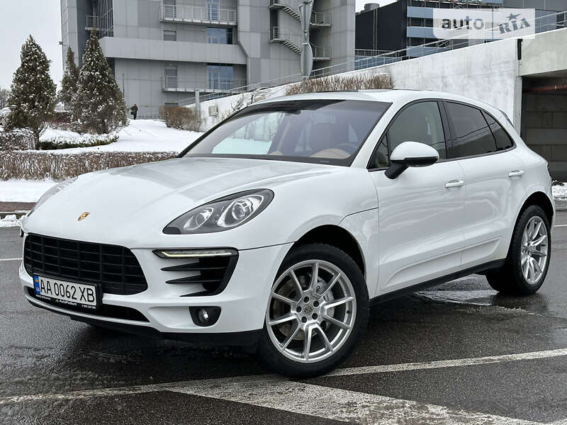 Porsche Macan (2016)