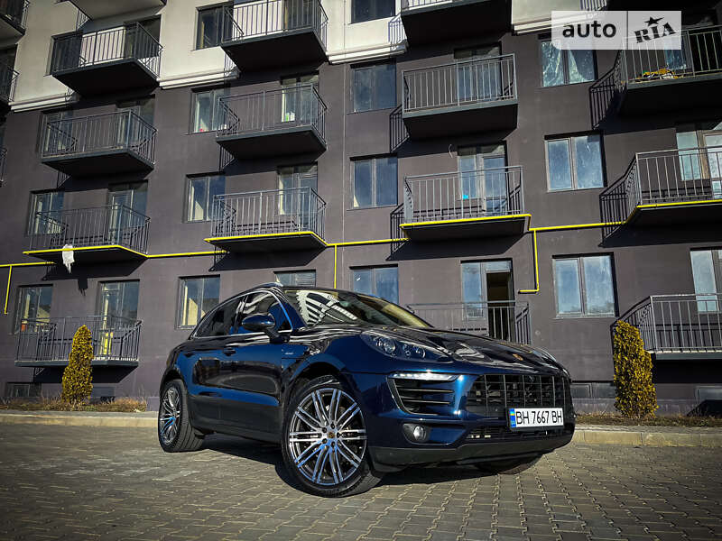 Porsche Macan (2016)