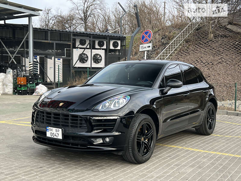 Porsche Macan (2016)