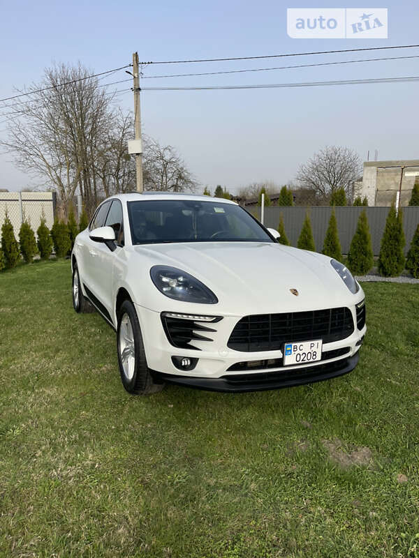 Porsche Macan (2016)