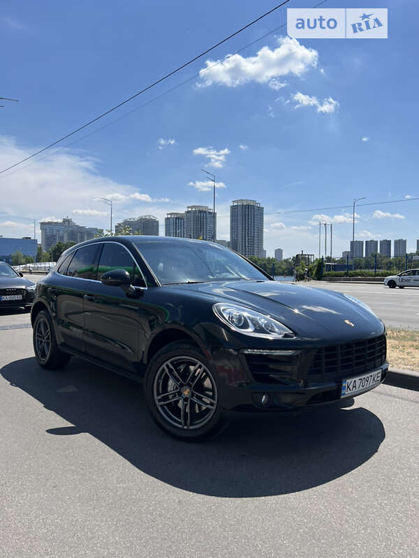 Porsche Macan (2015)