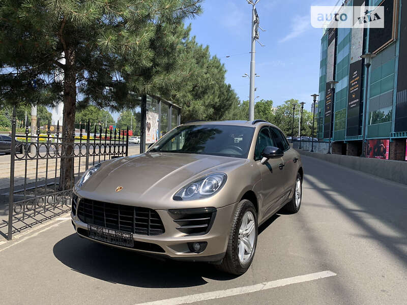 Porsche Macan (2016)