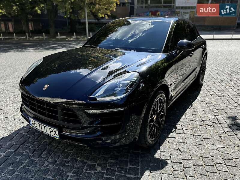 Porsche Macan gts (2016)
