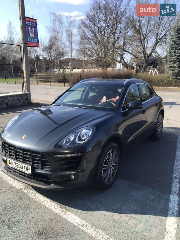 Porsche Macan (2016)