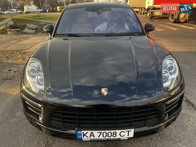 Porsche Macan (2016)
