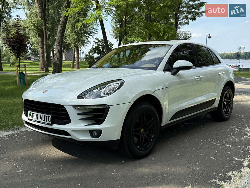 Porsche Macan (2016)