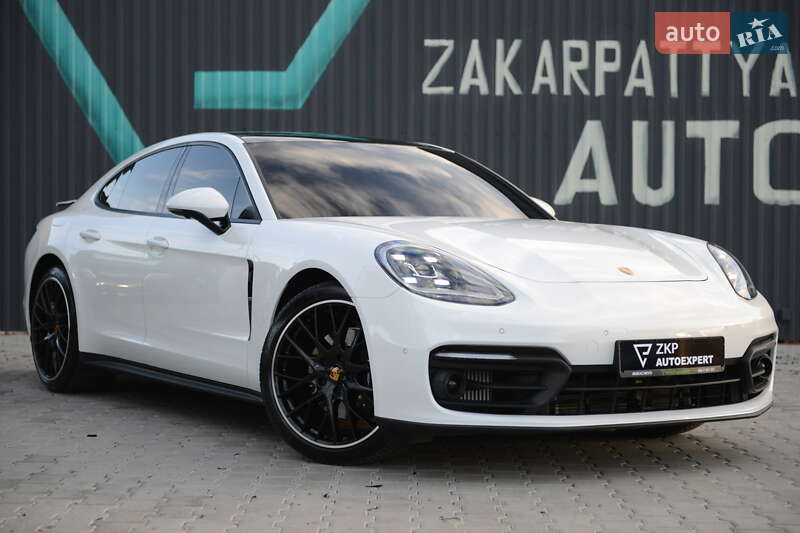 Porsche Panamera (2023)