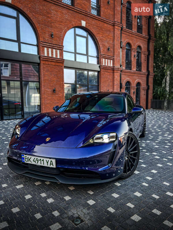 Porsche Taycan (2021)