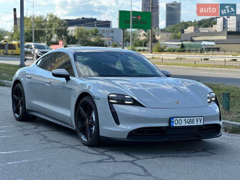 Porsche Taycan (2021)