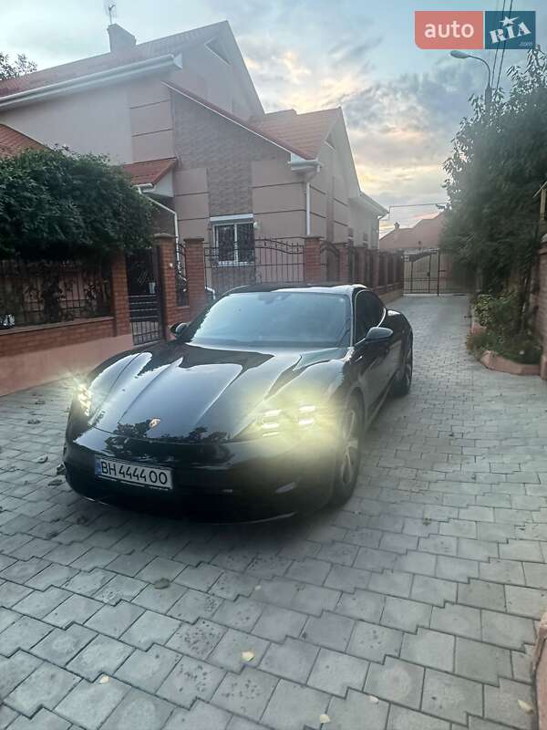 Porsche Taycan (2021)