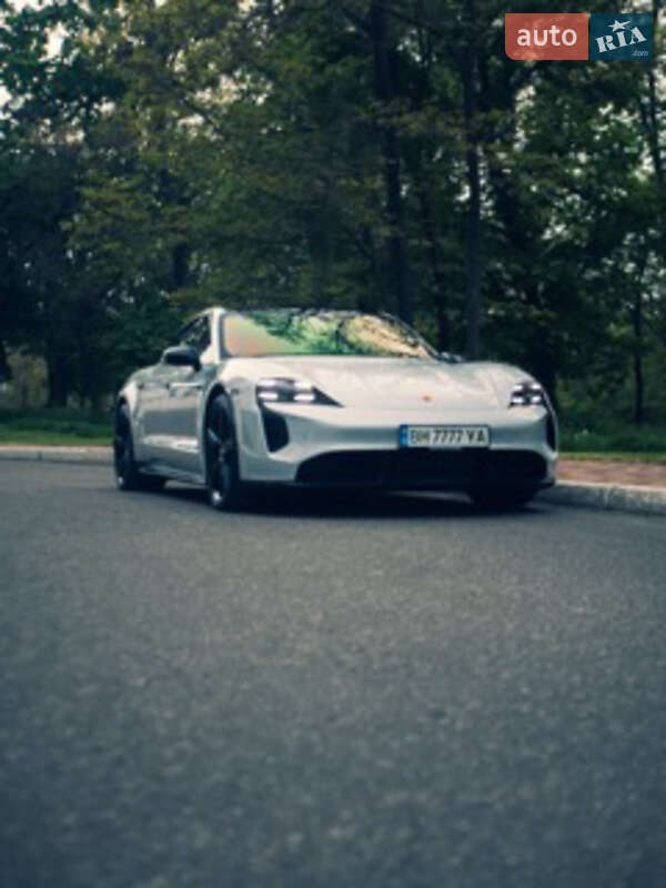 Porsche Taycan turbo (2021)