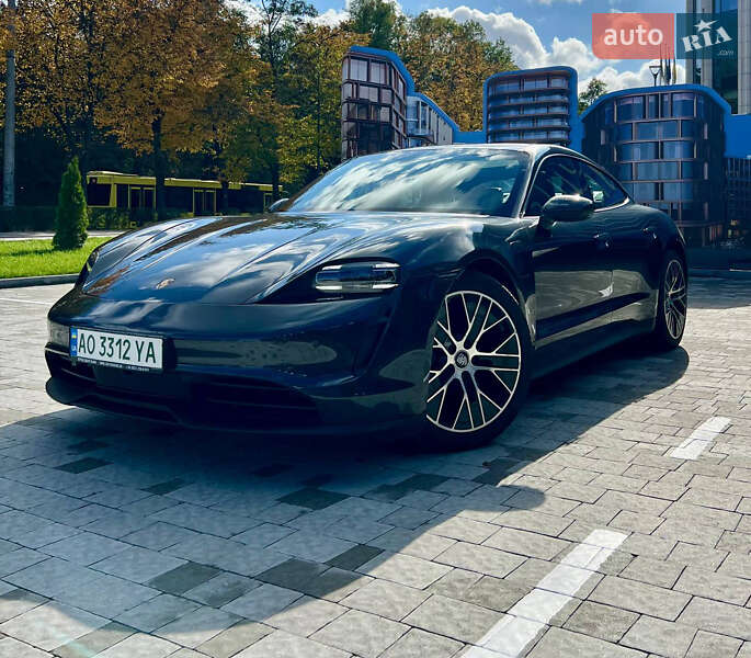 Porsche Taycan (2023)