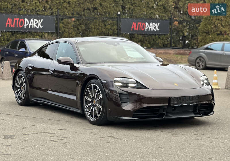 Porsche Taycan (2021)