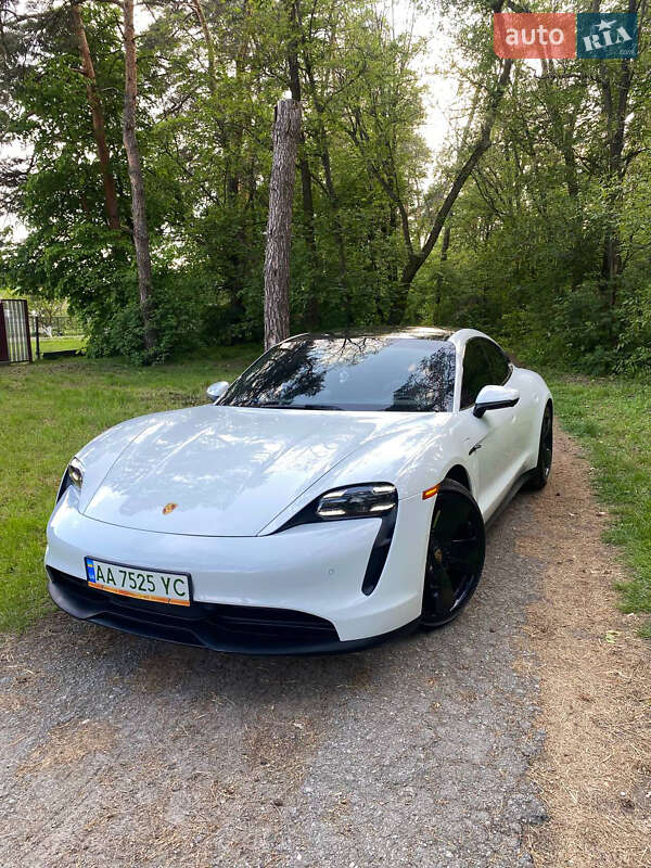 Porsche Taycan (2020)