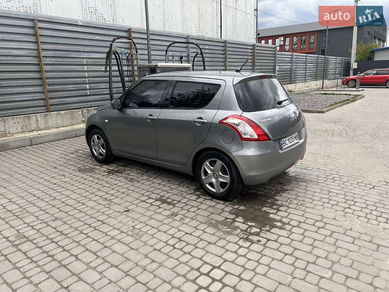Suzuki Swift (2011)