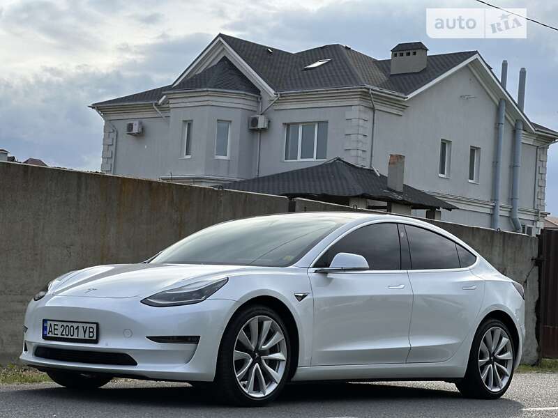 Tesla Model 3 awd (2019)