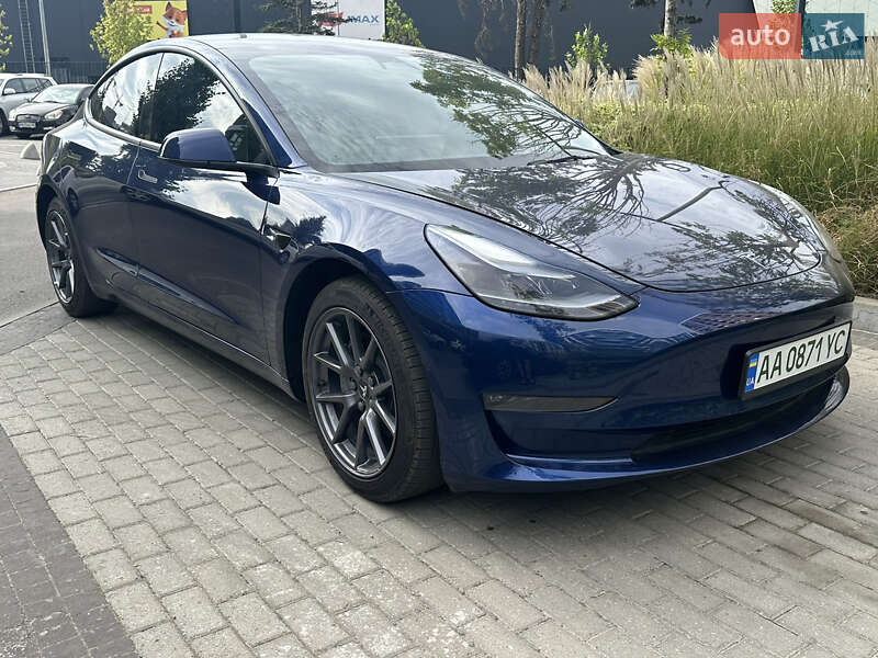 Tesla Model 3 (2022)
