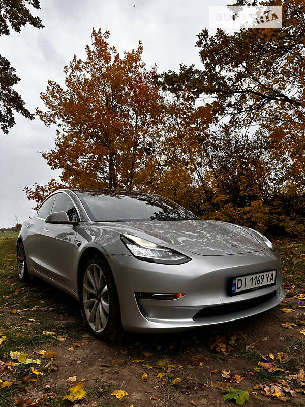 Tesla Model 3 (2018)