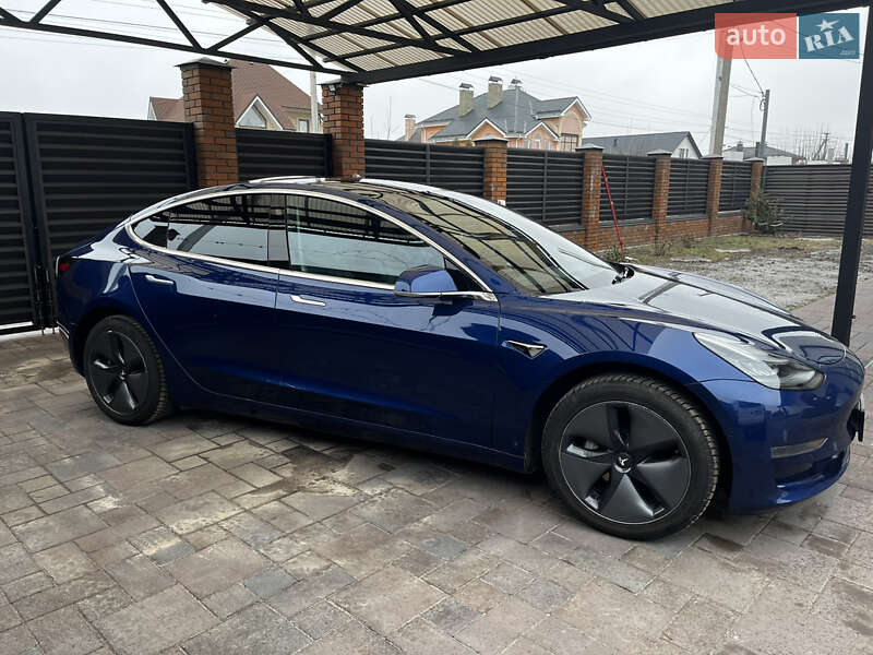 Tesla Model 3 (2019)