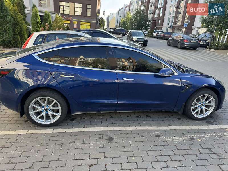 Tesla Model 3 (2019)