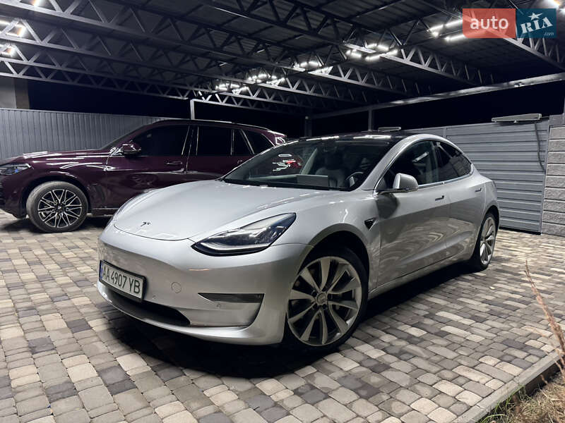 Tesla Model 3 (2018)