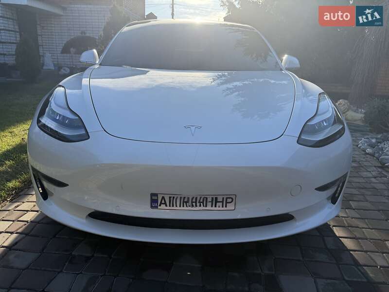 Tesla Model 3 (2019)