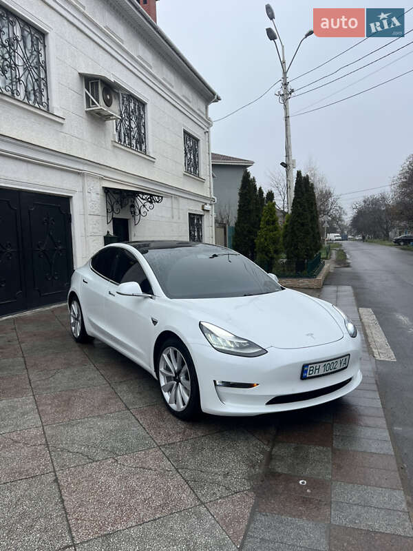 Tesla Model 3 (2019)