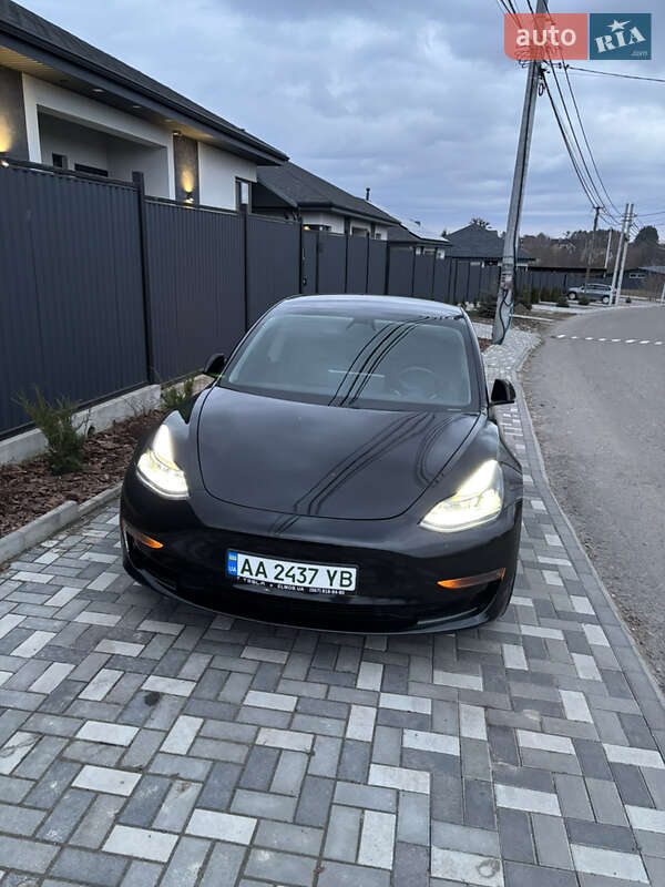 Tesla Model 3 (2020)