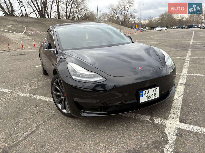 Tesla Model 3 (2019)