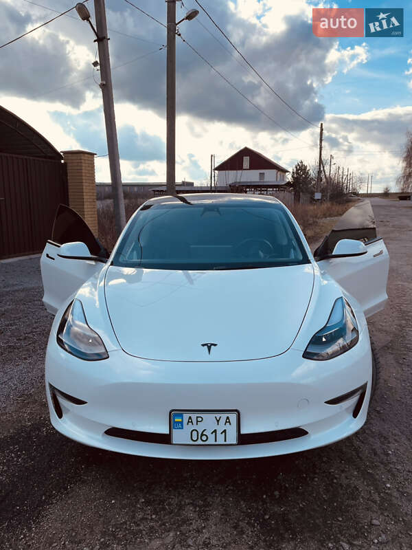Tesla Model 3 (2021)