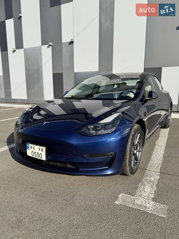 Tesla Model 3 (2022)