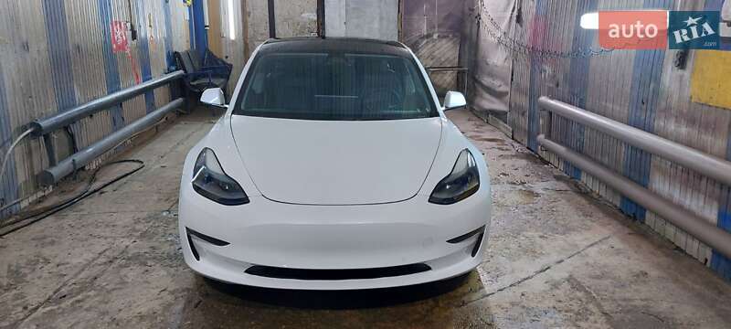 Tesla Model 3 (2022)