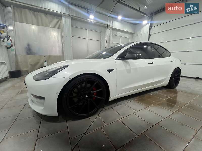 Tesla Model 3 (2021)