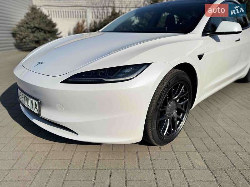 Tesla Model 3 (2023)