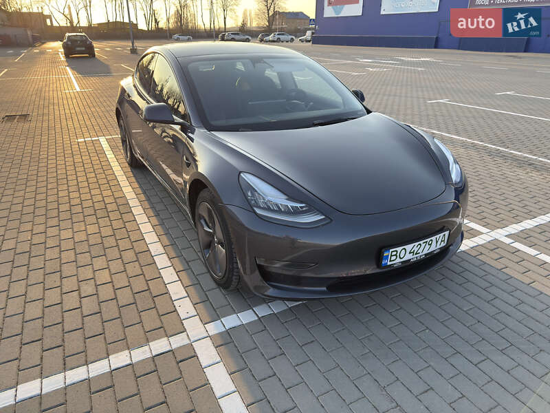 Tesla Model 3 (2022)
