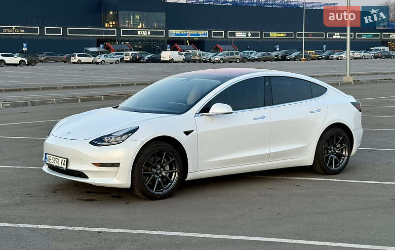 Tesla Model 3 (2018)