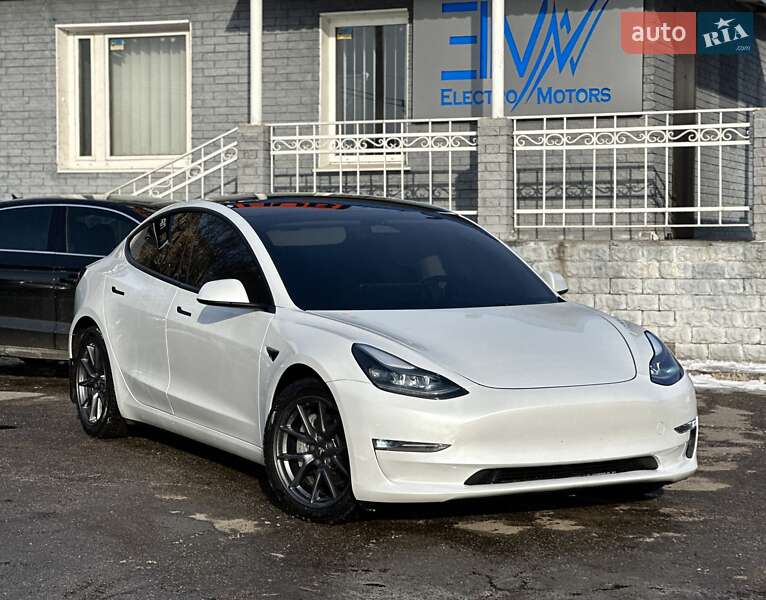 Tesla Model 3 (2022)